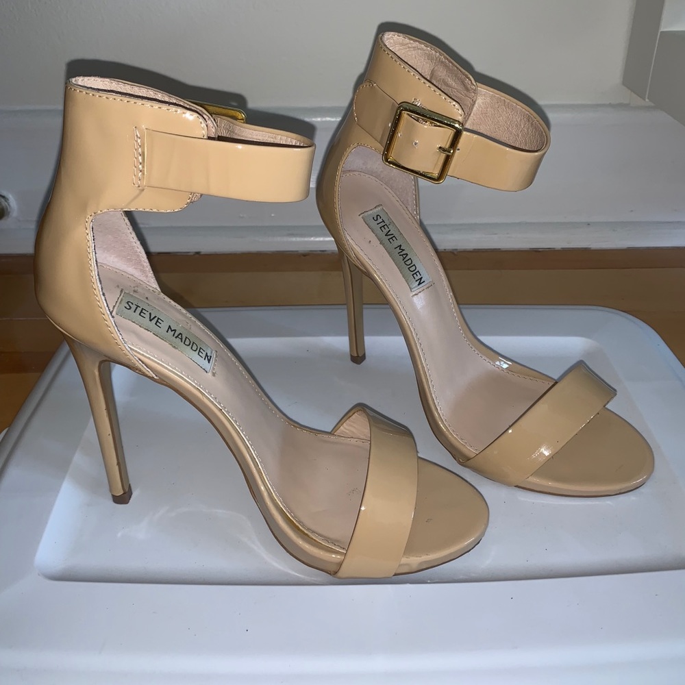 STEVE MADDEN ANKLE STRAP HEELS